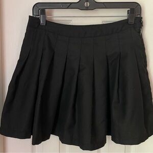 Forever 21 Black Pleated Mini Skirt sz L